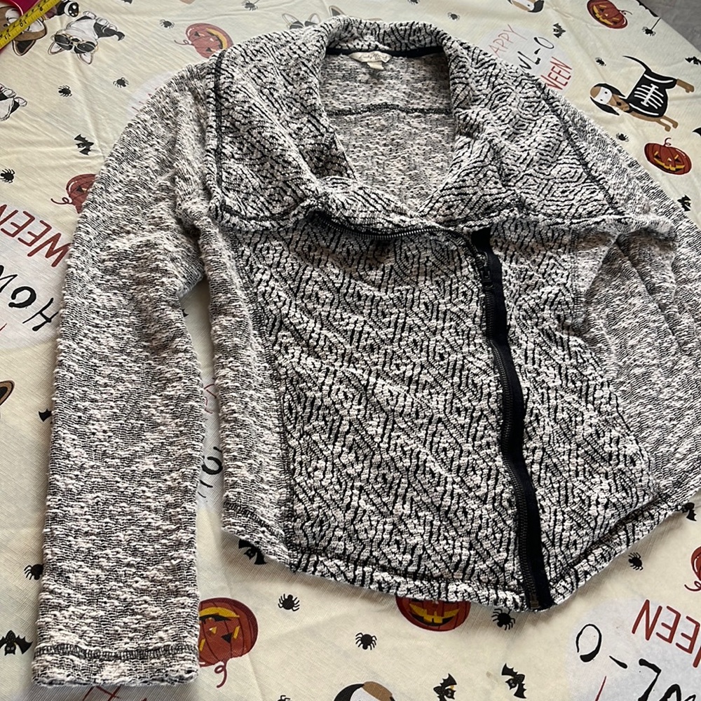Lucky Brand size Large zip up sweater/jacket/sweatshirt